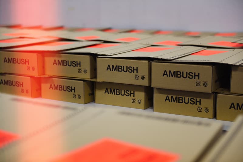 並々ならぬ情熱が直に伝わる AMBUSH 初のランウェイの舞台裏に密着