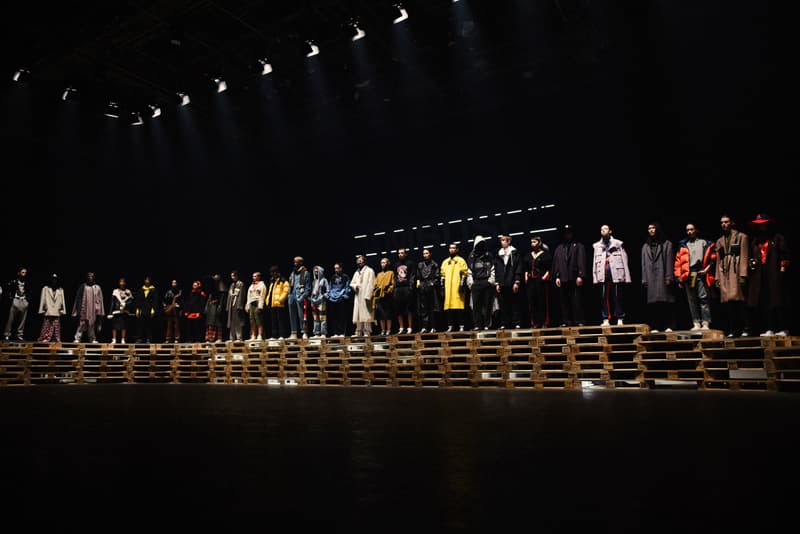 並々ならぬ情熱が直に伝わる AMBUSH 初のランウェイの舞台裏に密着