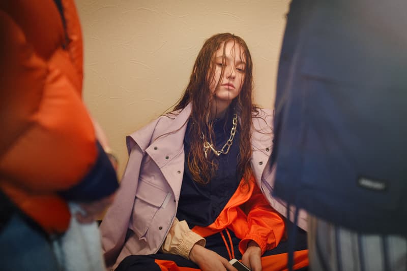 並々ならぬ情熱が直に伝わる AMBUSH 初のランウェイの舞台裏に密着