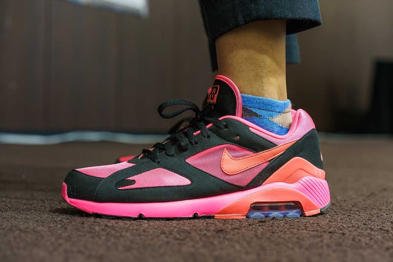 #Onfeet at atmos con Vol.4 『HYPEBEAST』で度々紹介してきたモデルからSSS級のレア度を誇る逸足まで、日本のヘッズの力を思い知る圧巻のスニーカースナップをご覧あれ 『atmos(アトモス)』が主催するスニーカーの祭典「atmos con」は、今年で早くも4度目の開催を迎えた。そこで『HYPEBEAST』は昨年に引き続き、足元スナップこと“#Onfeet”を敢行。さすがは世界一のスニーカー大国、日本。Virgil Abloh(ヴァージル・アブロー)x〈Nike(ナイキ)〉の“The Ten”シリーズを筆頭に、原宿のストアがパニック状態に陥ったことも記憶に新しい〈Levi's®(リーバイス)〉のAir Jordan 4、今野直隆が手がけたMAGIC STICK AF1 VIP、YEEZY BOOST 700 Wave Runner、YEEZY Desert Rat 500、〈Calabasas(カラバサス)〉のYEEZY Powerphaseなど、会場は我々が度々紹介してきたレアスニーカーで埋め尽くされていた。だが、編集部一同が騒然としたのは、Kanye West(カニエ・ウェスト)と〈A BATHING APE®️(ア ベイシング エイプ)〉が2007年にリリースしたBapesta。“Good Morning”にも登場する熊のキャラクターをヒールにあしらった本作は、『ebay』に30万円超えで出品されるほど希少価値の高い一足なのだ。 「atmos con」に集結したヘッズのスニーカー集は、上のフォトギャラリーから。あわせて、#Onfeetのアーカイブもチェックしてみてはいかがだろうか。