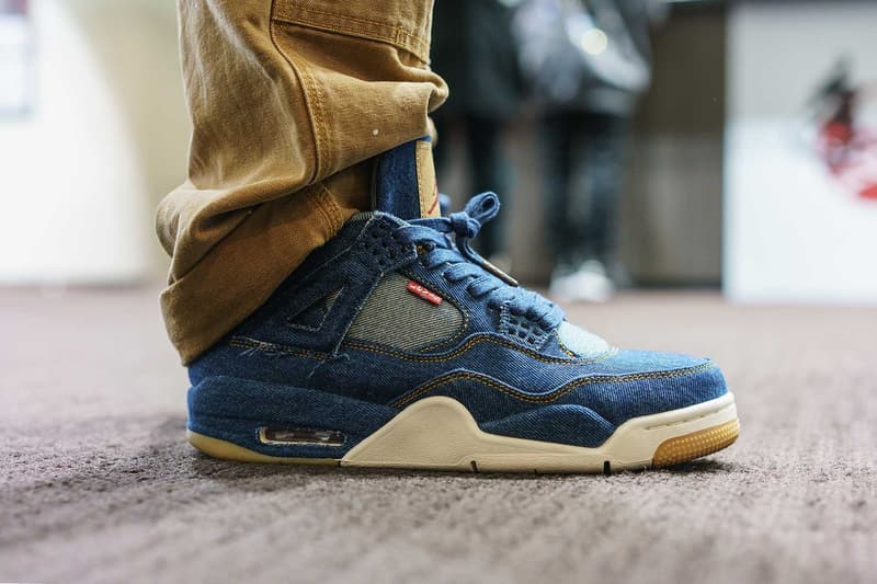 #Onfeet at atmos con Vol.4 『HYPEBEAST』で度々紹介してきたモデルからSSS級のレア度を誇る逸足まで、日本のヘッズの力を思い知る圧巻のスニーカースナップをご覧あれ 『atmos(アトモス)』が主催するスニーカーの祭典「atmos con」は、今年で早くも4度目の開催を迎えた。そこで『HYPEBEAST』は昨年に引き続き、足元スナップこと“#Onfeet”を敢行。さすがは世界一のスニーカー大国、日本。Virgil Abloh(ヴァージル・アブロー)x〈Nike(ナイキ)〉の“The Ten”シリーズを筆頭に、原宿のストアがパニック状態に陥ったことも記憶に新しい〈Levi's®(リーバイス)〉のAir Jordan 4、今野直隆が手がけたMAGIC STICK AF1 VIP、YEEZY BOOST 700 Wave Runner、YEEZY Desert Rat 500、〈Calabasas(カラバサス)〉のYEEZY Powerphaseなど、会場は我々が度々紹介してきたレアスニーカーで埋め尽くされていた。だが、編集部一同が騒然としたのは、Kanye West(カニエ・ウェスト)と〈A BATHING APE®️(ア ベイシング エイプ)〉が2007年にリリースしたBapesta。“Good Morning”にも登場する熊のキャラクターをヒールにあしらった本作は、『ebay』に30万円超えで出品されるほど希少価値の高い一足なのだ。 「atmos con」に集結したヘッズのスニーカー集は、上のフォトギャラリーから。あわせて、#Onfeetのアーカイブもチェックしてみてはいかがだろうか。