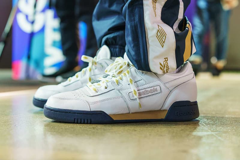 #Onfeet at atmos con Vol.4 『HYPEBEAST』で度々紹介してきたモデルからSSS級のレア度を誇る逸足まで、日本のヘッズの力を思い知る圧巻のスニーカースナップをご覧あれ 『atmos(アトモス)』が主催するスニーカーの祭典「atmos con」は、今年で早くも4度目の開催を迎えた。そこで『HYPEBEAST』は昨年に引き続き、足元スナップこと“#Onfeet”を敢行。さすがは世界一のスニーカー大国、日本。Virgil Abloh(ヴァージル・アブロー)x〈Nike(ナイキ)〉の“The Ten”シリーズを筆頭に、原宿のストアがパニック状態に陥ったことも記憶に新しい〈Levi's®(リーバイス)〉のAir Jordan 4、今野直隆が手がけたMAGIC STICK AF1 VIP、YEEZY BOOST 700 Wave Runner、YEEZY Desert Rat 500、〈Calabasas(カラバサス)〉のYEEZY Powerphaseなど、会場は我々が度々紹介してきたレアスニーカーで埋め尽くされていた。だが、編集部一同が騒然としたのは、Kanye West(カニエ・ウェスト)と〈A BATHING APE®️(ア ベイシング エイプ)〉が2007年にリリースしたBapesta。“Good Morning”にも登場する熊のキャラクターをヒールにあしらった本作は、『ebay』に30万円超えで出品されるほど希少価値の高い一足なのだ。 「atmos con」に集結したヘッズのスニーカー集は、上のフォトギャラリーから。あわせて、#Onfeetのアーカイブもチェックしてみてはいかがだろうか。