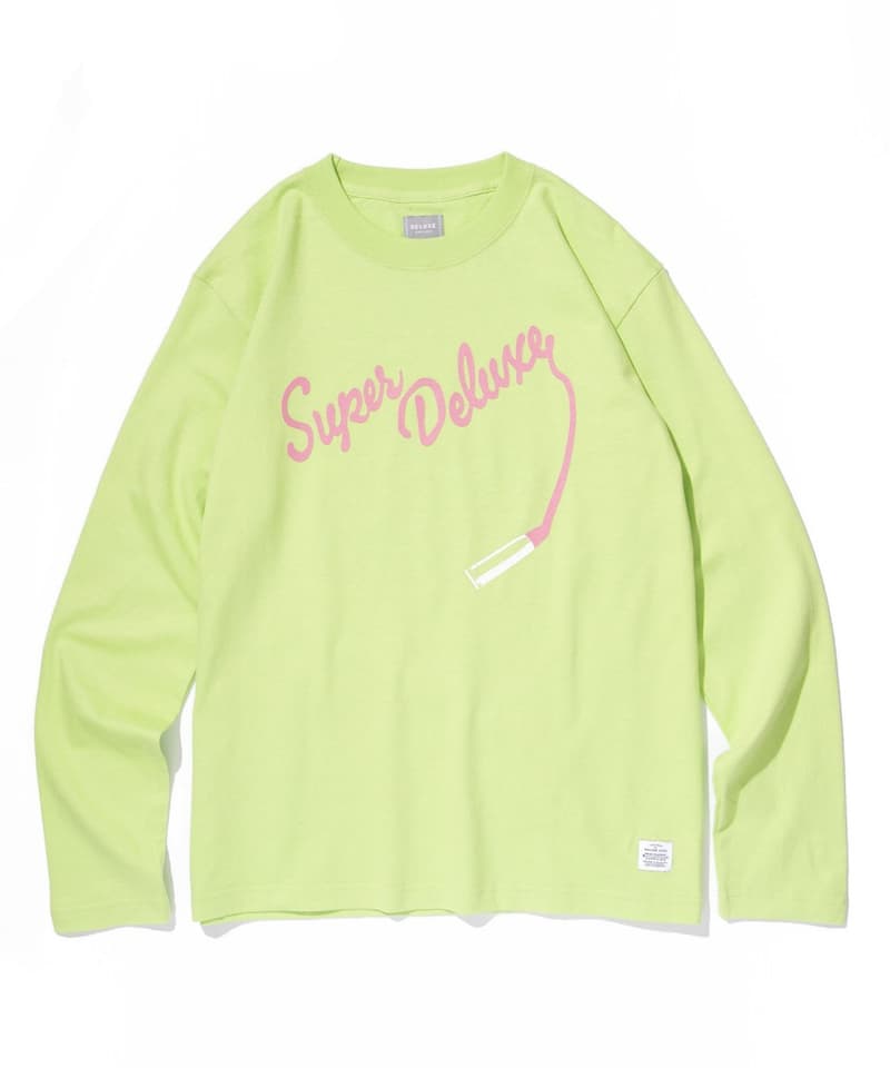 DELUXE がブランド設立15周年を記念する名作グラフィックの復刻コレクション第1弾をリリース ブランド立ち上げ一発目にリリースされたジョニー・サンダースに敬意を表す“Super Deluxe”がカムバック 東京ストリートテーラーの異名を持つ〈DELUXE（デラックス）〉がブランド設立15周年を記念して、過去の名作グラフィックを復刻した“DELUXE ARCHIVE COLLECTION”のローンチを発表。第1弾としてリリースされるのは、初期より〈DELUXE〉のことを知る人であれば必ず見覚えのある“Super Deluxe”だ。ブランド立ち上げ一発目にリリースされた“Super Deluxe”は、後のパンクに多大なる影響を与えたNew York Dolls（ニューヨーク・ドールズ）からインスピレーションを受け、ギターのJohnny Thunders（ジョニー・サンダース）にリスペクトを込めたものであり、今回はL/S Tシャツとクルーネックスウェットの全2型を展開する。気になるアイテムの購入は、〈DELUXE〉のオンラインストアから。また、今年6月には第2弾のドロップも控えているようなので、引き続きアップデートをお見逃しなく。  ちなみに、USハードコア史に欠かせないオリジネイター、Bad Brains（バッド・ブレインズ）にトリビュートを捧げる〈DELUXE〉の2018年春夏ルックブックはチェック済み？ HYPEBEAST ハイプビースト