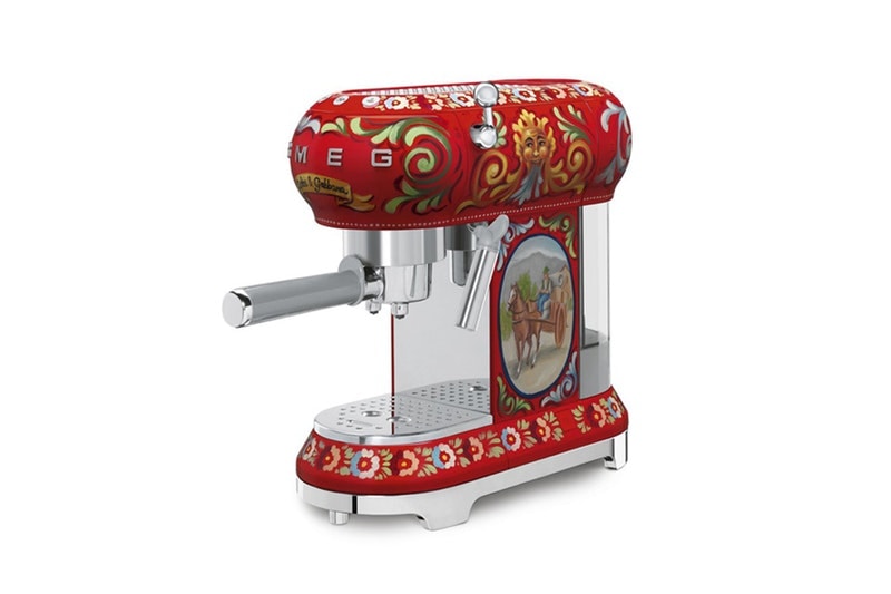 あなたのキッチンにひと味添える Dolce & Gabbana のキッチンウェアコレクション イタリアの老舗家電メーカーとコラボレーションしたキッチンウェアのプレオーダーを開始