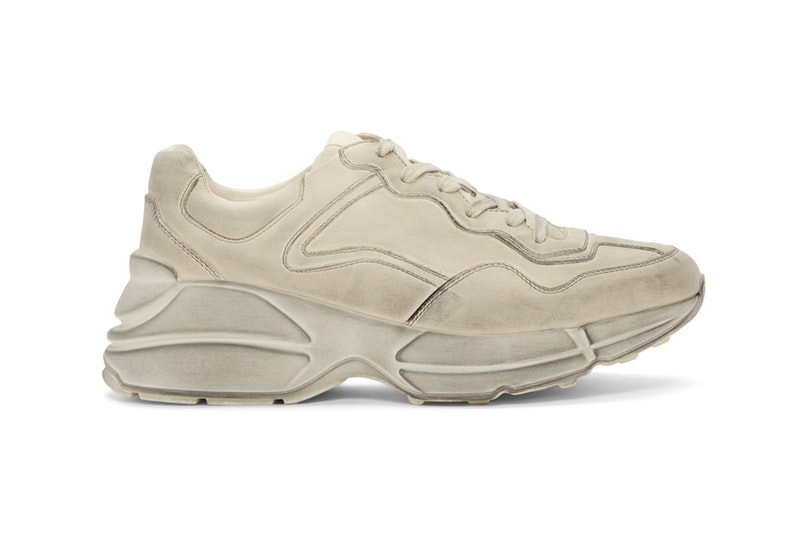 Gucci からシーンで話題沸騰中のヴィンテージ加工を施した新作 Rhyton がリリース 〈Vetements〉や〈Balenciaga〉に次ぐブレイクスニーカーが誕生か？ Kim Jones ダッドスニーカー チャンク キム・ジョーンズ Demna Gvasalia デムナ・ヴァザリア Gucci グッチ シンボリック Rhyton リュトン イタリアメイド ヴィンテージレザー Vetements ヴェトモン Balenciaga バレンシアガ One Direction 新広告塔 ワン・ダイレクション Harry Styles ハリー・スタイルズ HYPEBEAST ハイプビースト