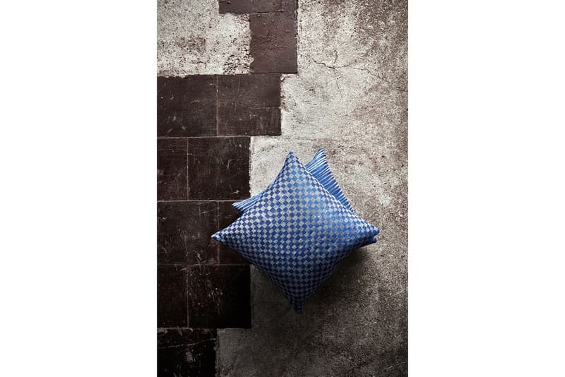 IKEA より世界が注目するオランダ人デザイナーを迎えたコラボプロジェクト “Industriell” が登場 量産性が当たり前な世の中に“完璧な不完全さ”を持つホームグッズを提案 ガジェットブランド Teenage Engineering ティーンエイジエンジニアリング スウェーデン 家具量販店 IKEA イケア Piet Hein Eek ピート・ヘイン・イーク Industriell インドゥストリエル Virgil Abloh ヴァージル・アブロー ペルシア絨毯調のラグ 4つ脚のチェア クッションカバー ガラスコップ HYPEBEAST ハイプビースト