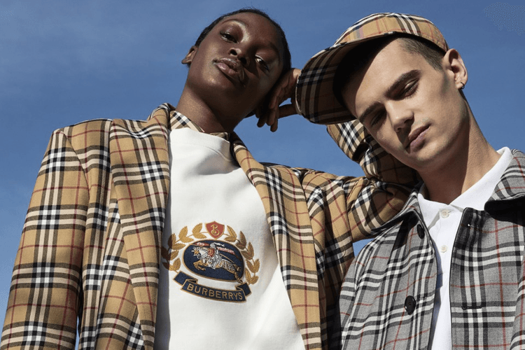 Burberry が新カプセルコレクションをインタラクティブ・ルックブックで発信