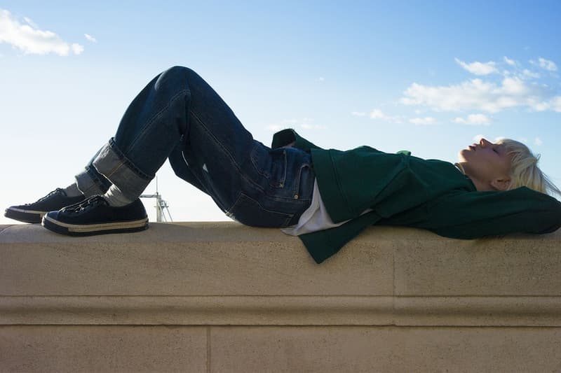 J.W.Anderson x Converse のタッグによる最新フットウェアコレクション第3弾が登場 ヴィンテージのバレエシューズから着想を得たネオクラシックな新作モデルに注目 UNIQLO ユニクロ J.W.Anderson J.W.アンダーソン Converse コンバース ストリートシーン Larry Clark ラリー・クラーク ヴィンテージ バレエシューズ Chuck 70 XX ハイトップ ロートップ ブラック タートルグリーン hypebeast ハイプビースト