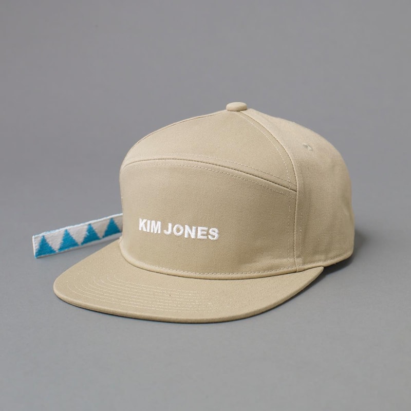 KIM JONES GU PRODUCTION フットウェア＆アクセサリーカタログ 驚きの価格で展開されるアイコニックなキャラものや個性豊かな色合いを纏ったグッズ類をチェック Louis Vuitton ルイ・ヴィトン Kim Jones キム・ジョーンズ UNIQLO ユニクロ 姉妹ブランド GU ジーユー カプセルコレクション 限定復刻 リーズナブル フットウェア アクセサリーコレクション ベースボールキャップ レースアップシューズ スリッポン バックパック KIM JONES シャワーサンダル カラーブロッキング アンクルソックス サイケデリック KIM JONES GU PRODUCTION Dover Street Market Ginza ドーバーストリートマーケット ギンザ オンラインストア HYPEBEAST ハイプビースト