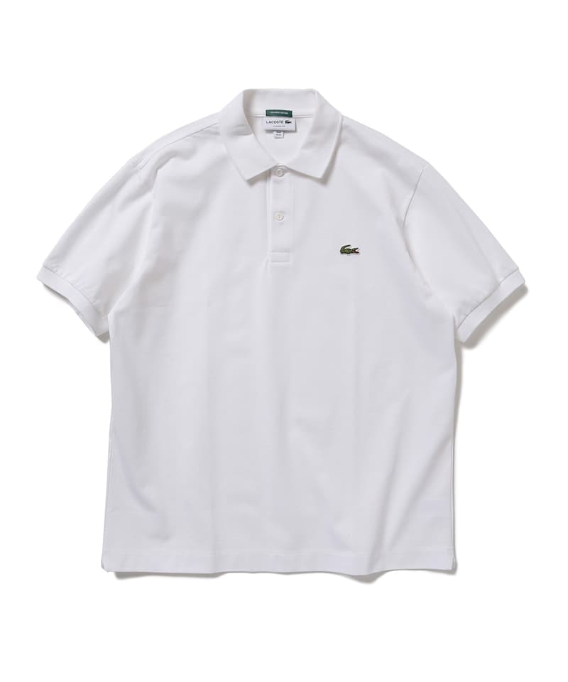 BEAMS が春夏シーズンのお伴に Lacoste のタイムレスな別注コレクションをリリース マリンなアイテムをワイドシルエット且つヘビーウェイトで仕上げた正真正銘のマストハブ メンズウェアを幅広く見渡してみても、〈Lacoste(ラコステ)〉はストリートヘッズから紳士な男性にまで愛される数少ないブランドのひとつだろう。そこで『BEAMS(ビームス)』は2018年春夏シーズンの一環として、文字通り“ワードローブのマストハブ”であるフランスの老舗ブランドに別注を依頼。“クラシックヨットクラブ”と題した本コレクションでは、素材に太番手の天竺を使用し、男らしいヘビーウェイトな仕上がりを意識して、ポロシャツ、S/S&L/S Tシャツ、パーカの全4型を展開する。 マリンなアイテムをワイドシルエットに変更することで、ストリートにもがっちりハマる各アイテムは、現在『BEAMS』のオンラインストアで先行予約を受付中。グラフィカルなアイテムもいいが、程よく品もあり、持っておいて損はない別注なので、筆者からは前向きな検討をオススメしたい。 あわせて、“コマーシャル”と“広告”というキーワードのもとに製作された『BEAMS』x祐天寺の美容室『Guru’s Cut & Stand』のコラボコレクションもお見逃しなく。 オレンジ ネイビー カーキ ホワイト 白 ブラック 黒 HYPEBEAST ハイプビースト