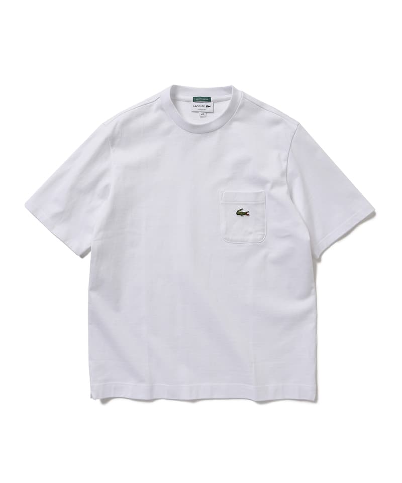 BEAMS が春夏シーズンのお伴に Lacoste のタイムレスな別注コレクションをリリース マリンなアイテムをワイドシルエット且つヘビーウェイトで仕上げた正真正銘のマストハブ メンズウェアを幅広く見渡してみても、〈Lacoste(ラコステ)〉はストリートヘッズから紳士な男性にまで愛される数少ないブランドのひとつだろう。そこで『BEAMS(ビームス)』は2018年春夏シーズンの一環として、文字通り“ワードローブのマストハブ”であるフランスの老舗ブランドに別注を依頼。“クラシックヨットクラブ”と題した本コレクションでは、素材に太番手の天竺を使用し、男らしいヘビーウェイトな仕上がりを意識して、ポロシャツ、S/S&L/S Tシャツ、パーカの全4型を展開する。 マリンなアイテムをワイドシルエットに変更することで、ストリートにもがっちりハマる各アイテムは、現在『BEAMS』のオンラインストアで先行予約を受付中。グラフィカルなアイテムもいいが、程よく品もあり、持っておいて損はない別注なので、筆者からは前向きな検討をオススメしたい。 あわせて、“コマーシャル”と“広告”というキーワードのもとに製作された『BEAMS』x祐天寺の美容室『Guru’s Cut & Stand』のコラボコレクションもお見逃しなく。 オレンジ ネイビー カーキ ホワイト 白 ブラック 黒 HYPEBEAST ハイプビースト