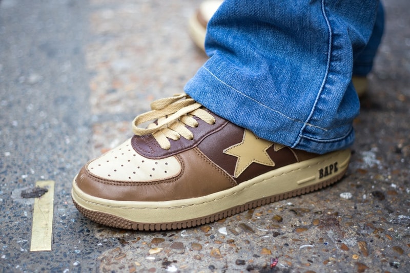 #OnFeet at London Street 3月編 スニーカーヘッズお馴染みの即完モデルからコアなブランドまで、幅広い顔ぶれとなった大人気足元スナップ企画の最新版 カルチャーの震源地であるイギリスに拠点を置く『HYPEBEAST』のロンドンチームが、ストリートで大人気足元スナップ企画“#OnFeet”を敢行した。〈Nike(ナイキ)〉ではVirgil Abloh(ヴァージル・アブロー)のAir Jordan 1を筆頭に、Jeff Staple(ジェフ・ステイプル)のDunk Low “Black Pigeon”、〈Levi's®(リーバイス)〉コラボのAir Jordan 4など、ヘッズお馴染みの即完モデルを確認。また、〈J.W.Anderson(J.W.アンダーソン)〉x〈Converse(コンバース)〉の今季モデル、〈Vetements(ヴェトモン)〉x〈Reebok (リーボック)〉の落書きInstapump Fury、〈Balenciaga(バレンシアガ)〉のTriple S、そして「LVMH Prize 2018」の最終候補にノミネートされた井野将之が手がける〈doublet(ダブレット)〉のカオスパッチスニーカーなど、『HYPEBEAST』が選出した2018年3月のベスト足元スナップには今流行りのチャンキータイプから個性的な表情のものまで、多様多種なスニーカーが収められている。 あわせて、SSS級のレア度を誇る逸足の撮影に成功した「atmos con Vol.4」の“#OnFeet”もお見逃しなく。 HYPEBEAST ハイプビースト