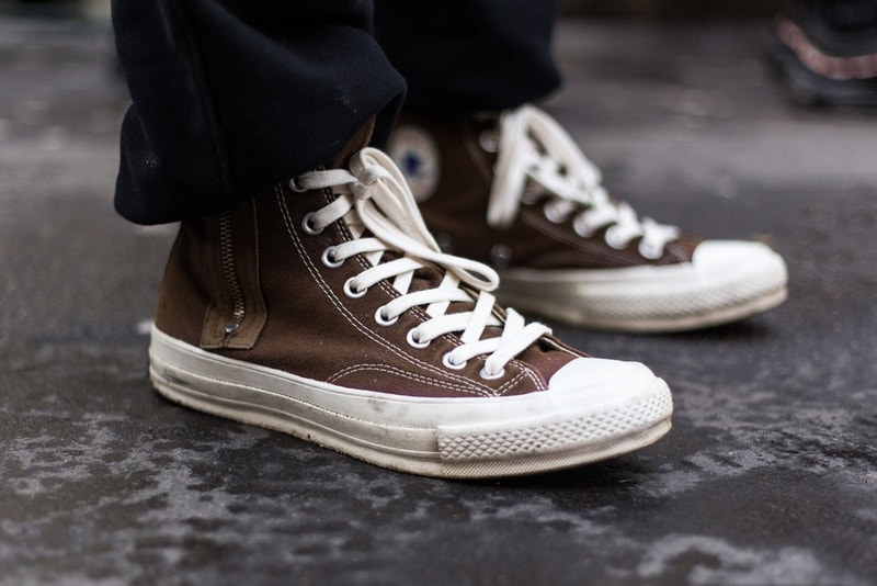 #OnFeet at London Street 3月編 スニーカーヘッズお馴染みの即完モデルからコアなブランドまで、幅広い顔ぶれとなった大人気足元スナップ企画の最新版 カルチャーの震源地であるイギリスに拠点を置く『HYPEBEAST』のロンドンチームが、ストリートで大人気足元スナップ企画“#OnFeet”を敢行した。〈Nike(ナイキ)〉ではVirgil Abloh(ヴァージル・アブロー)のAir Jordan 1を筆頭に、Jeff Staple(ジェフ・ステイプル)のDunk Low “Black Pigeon”、〈Levi's®(リーバイス)〉コラボのAir Jordan 4など、ヘッズお馴染みの即完モデルを確認。また、〈J.W.Anderson(J.W.アンダーソン)〉x〈Converse(コンバース)〉の今季モデル、〈Vetements(ヴェトモン)〉x〈Reebok (リーボック)〉の落書きInstapump Fury、〈Balenciaga(バレンシアガ)〉のTriple S、そして「LVMH Prize 2018」の最終候補にノミネートされた井野将之が手がける〈doublet(ダブレット)〉のカオスパッチスニーカーなど、『HYPEBEAST』が選出した2018年3月のベスト足元スナップには今流行りのチャンキータイプから個性的な表情のものまで、多様多種なスニーカーが収められている。 あわせて、SSS級のレア度を誇る逸足の撮影に成功した「atmos con Vol.4」の“#OnFeet”もお見逃しなく。 HYPEBEAST ハイプビースト