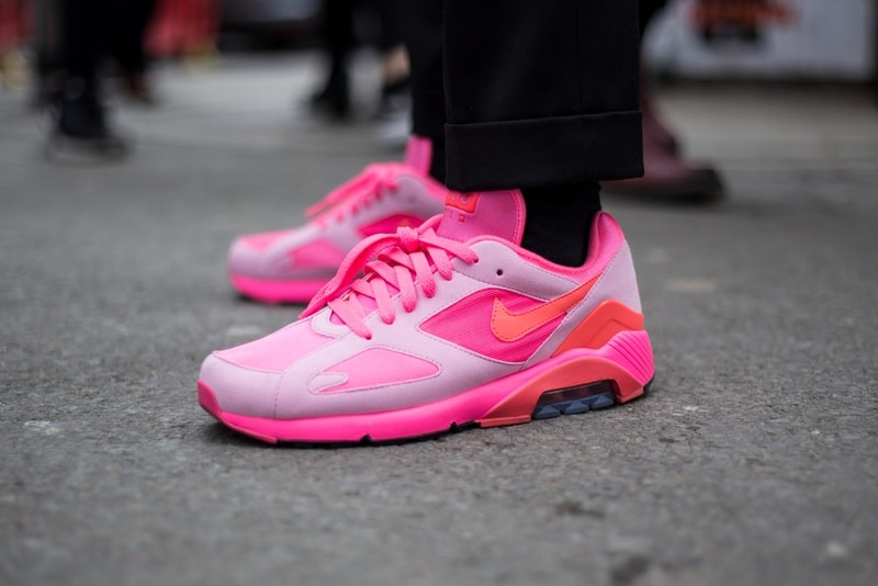 #OnFeet at London Street 3月編 スニーカーヘッズお馴染みの即完モデルからコアなブランドまで、幅広い顔ぶれとなった大人気足元スナップ企画の最新版 カルチャーの震源地であるイギリスに拠点を置く『HYPEBEAST』のロンドンチームが、ストリートで大人気足元スナップ企画“#OnFeet”を敢行した。〈Nike(ナイキ)〉ではVirgil Abloh(ヴァージル・アブロー)のAir Jordan 1を筆頭に、Jeff Staple(ジェフ・ステイプル)のDunk Low “Black Pigeon”、〈Levi's®(リーバイス)〉コラボのAir Jordan 4など、ヘッズお馴染みの即完モデルを確認。また、〈J.W.Anderson(J.W.アンダーソン)〉x〈Converse(コンバース)〉の今季モデル、〈Vetements(ヴェトモン)〉x〈Reebok (リーボック)〉の落書きInstapump Fury、〈Balenciaga(バレンシアガ)〉のTriple S、そして「LVMH Prize 2018」の最終候補にノミネートされた井野将之が手がける〈doublet(ダブレット)〉のカオスパッチスニーカーなど、『HYPEBEAST』が選出した2018年3月のベスト足元スナップには今流行りのチャンキータイプから個性的な表情のものまで、多様多種なスニーカーが収められている。 あわせて、SSS級のレア度を誇る逸足の撮影に成功した「atmos con Vol.4」の“#OnFeet”もお見逃しなく。 HYPEBEAST ハイプビースト