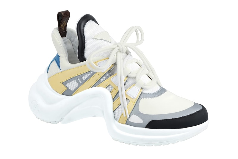 Louis Vuitton より誕生した最新フットウェア Archlight にクローズアップ 〈LV〉史上初となる不細工スニーカーが日本の公式オンラインストアにも遂にストック ソーホー ビバリーヒルズ セレブリティ Louis Vuitton ルイ・ヴィトン Archlight アーチライト 近未来的 LV オンラインサイト カーフレザー テクニカルファブリック 弾力性 波型 アウトソール シュータン レースアシストケージ 2重 1990年代 近未来的 バスケットシューズ Supreme シュプリーム Vans ヴァンズ スカルプリント ACRONYM アクロニウム Nike ナイキ Air Presto Mid HYPEBEAST ハイプビースト