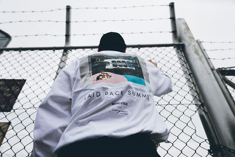 MAGIC STICK が永井博をゲストアーティストに招聘した LAID BACK サマーコレクションをドロップ