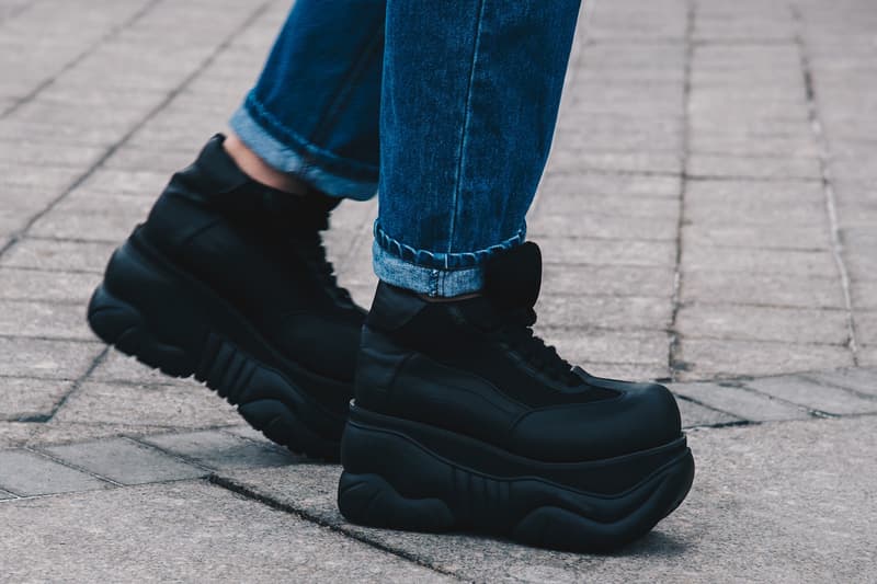 Streetsnaps:Moscow Fashion Week Fall/Winter 2018 凍えるような寒さの中でリアルなストリートスタイルを披露するモスクワヘッズに注目 フランス・パリ ロシア・モスクワ ファッションウィーク ユース 重厚感 アウター ステンカラーコート フーディ スケルトンコート Gosha Rubchinskiy ゴーシャ・ラブチンスキー Vetements ヴェトモン Balenciaga バレンシアガ Triple S adidas by Raf Simons アディダス バイ ラフ・シモンズ Ozweego オズウィーゴ Nike ナイキ HYPEBEAST ハイプビースト