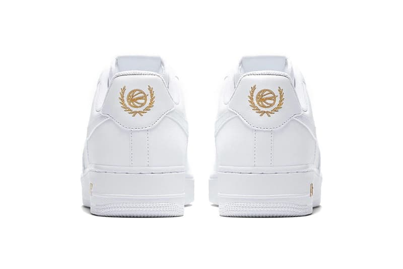 Nike が伝統の一足 Air Force 1 Low を新ロゴとともにマイナーチェンジ Nike Airを採用したバスケットボールシューズの第1号であるAF1に敬意を表して