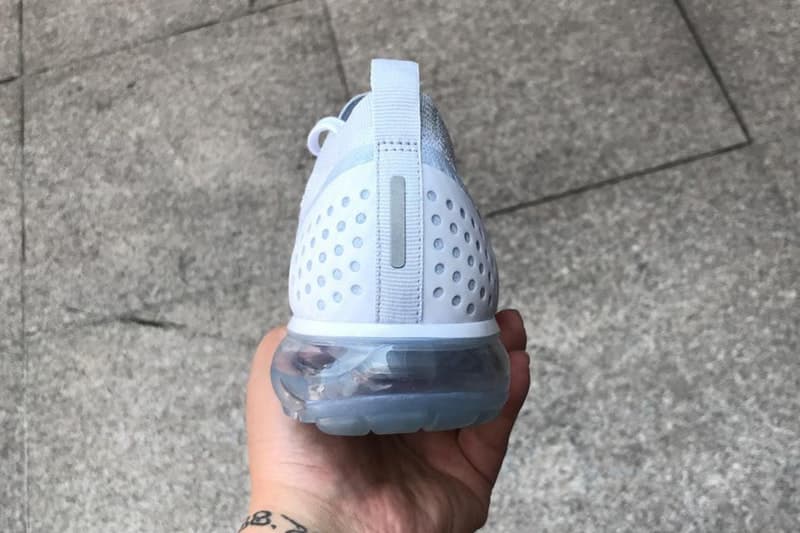 爽やかな色気を放つ Air VaporMax Flyknit 2.0 の新色モデルがリーク 潔いほどクリーンな色合いに身を包んだ1足が近々デビュー? 3月26日(月) Air Max Day ファッション スポーツカンパニー Nike ナイキ Instagram @Dirtymoney823 2018年春コレクション Air VaporMax Flyknit 2.0 Flyknit Airユニット ヒールケージ スウッシュ ホワイト クリア 190ドル 約20,312円 NIKE.COM フルグレインレザー Air Jordan 1“White/Royal” HYPEBEAST ハイプビースト