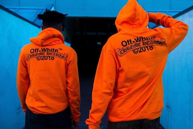 ヴァージル・アブローが Off-White™️ x Chrome Hearts による最新コラボフーディを公開 フレッシュな蛍光オレンジが視線を奪うコラボフーディの公式リリース情報も判明 パリ・ファッションウィーク フランスの老舗百貨店 Le Bon Marche ボン・マルシェ Off-White™️ オフホワイト ポップアップカフェ Virgil Abloh ヴァージル・アブロー Chrome Hearts クロムハーツ Instagram ヴィヴィッド オレンジカラー フーディ 2015年 Off-White™️ CHROME HEATS ©︎2015 レタリングデザイン 3月1日(現地時間)PM1時 Chrome Hearts Paris Kanye West カニエ・ウェスト YEEZY BOOST 750 CST-001 HYPEBEAST ハイプビースト