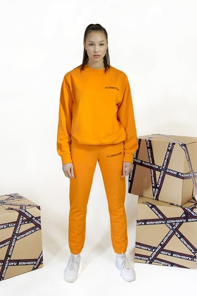 Places+Faces がブランド的要素を強化した最新コレクションを発表 “first collection”と題した最新作で「P+F」がネクストステップへ踏み入れたことを証明 “first collection”と題した新たなカプセルを提げ、「P+F」がブランドとしてのネクストステップに挑む 今やストリートに精通する者でその名を知らない人はいないであろう、ロンドンベースのフォトグラフィーコレクティブ「Places+Faces（プレイシズ プラス フェイシズ）」が、“first collection”と題した最新アパレルコレクションのルックブックを公開した。Ciesay（シーセイ）は『Vogue』において、「僕たちは単なるスクリーンプリントからカットソー製作へと移行したかったんだ。洋服そのものをより成長させるために、デニムジャケットやスウェット、それにマッチするバッグ類にも挑戦したよ」とコメントしている。  Ciesayが言及したプロダクトに加え、カラバリ豊富なトラックスーツ、サイドバッグ、機能的なバックパックなど、最新コレクションには従来のものと若干デザインの異なる「Places+Faces」のロゴを採用。また、Ciesayはこれらのグラフィックピースに説明を加え、「これらのTシャツはポルトガルで生産し、僕が愛してやまないヴィンテージTシャツのように、色を抜くためのウォッシュをかけたんだ。ルックブックも進化したね。なぜなら、僕たちはフォトグラファーだし、写真も映像も撮影できるから。だから、そういう要素がブランドに反映されているんだ」と述べている。  「P+F」の“first collection”は、まもなく彼らの公式サイトにて発売されるとのことなので、気になる方はアップデートをお見逃しなく。  〈Supreme（シュプリーム）〉x 著名写真家 Nan Goldin（ナン・ゴールディン）のアイテム一覧や、独特な色彩感覚とディテールでユース感を表現した〈DIGAWEL（ディガウェル）〉のバックステージレポートなど、『HYPEBEAST』がお届けする最新ファッションニュースもあわせてご確認を。 HYPEBEAST