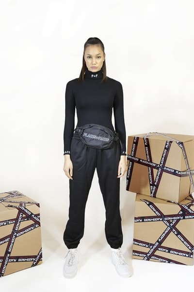 Places+Faces がブランド的要素を強化した最新コレクションを発表 “first collection”と題した最新作で「P+F」がネクストステップへ踏み入れたことを証明 “first collection”と題した新たなカプセルを提げ、「P+F」がブランドとしてのネクストステップに挑む 今やストリートに精通する者でその名を知らない人はいないであろう、ロンドンベースのフォトグラフィーコレクティブ「Places+Faces(プレイシズ プラス フェイシズ)」が、“first collection”と題した最新アパレルコレクションのルックブックを公開した。Ciesay(シーセイ)は『Vogue』において、「僕たちは単なるスクリーンプリントからカットソー製作へと移行したかったんだ。洋服そのものをより成長させるために、デニムジャケットやスウェット、それにマッチするバッグ類にも挑戦したよ」とコメントしている。 Ciesayが言及したプロダクトに加え、カラバリ豊富なトラックスーツ、サイドバッグ、機能的なバックパックなど、最新コレクションには従来のものと若干デザインの異なる「Places+Faces」のロゴを採用。また、Ciesayはこれらのグラフィックピースに説明を加え、「これらのTシャツはポルトガルで生産し、僕が愛してやまないヴィンテージTシャツのように、色を抜くためのウォッシュをかけたんだ。ルックブックも進化したね。なぜなら、僕たちはフォトグラファーだし、写真も映像も撮影できるから。だから、そういう要素がブランドに反映されているんだ」と述べている。 「P+F」の“first collection”は、まもなく彼らの公式サイトにて発売されるとのことなので、気になる方はアップデートをお見逃しなく。 〈Supreme(シュプリーム)〉x 著名写真家 Nan Goldin(ナン・ゴールディン)のアイテム一覧や、独特な色彩感覚とディテールでユース感を表現した〈DIGAWEL(ディガウェル)〉のバックステージレポートなど、『HYPEBEAST』がお届けする最新ファッションニュースもあわせてご確認を。 HYPEBEAST