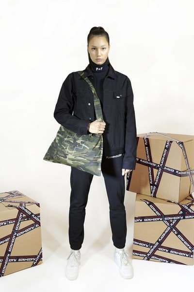 Places+Faces がブランド的要素を強化した最新コレクションを発表 “first collection”と題した最新作で「P+F」がネクストステップへ踏み入れたことを証明 “first collection”と題した新たなカプセルを提げ、「P+F」がブランドとしてのネクストステップに挑む 今やストリートに精通する者でその名を知らない人はいないであろう、ロンドンベースのフォトグラフィーコレクティブ「Places+Faces（プレイシズ プラス フェイシズ）」が、“first collection”と題した最新アパレルコレクションのルックブックを公開した。Ciesay（シーセイ）は『Vogue』において、「僕たちは単なるスクリーンプリントからカットソー製作へと移行したかったんだ。洋服そのものをより成長させるために、デニムジャケットやスウェット、それにマッチするバッグ類にも挑戦したよ」とコメントしている。  Ciesayが言及したプロダクトに加え、カラバリ豊富なトラックスーツ、サイドバッグ、機能的なバックパックなど、最新コレクションには従来のものと若干デザインの異なる「Places+Faces」のロゴを採用。また、Ciesayはこれらのグラフィックピースに説明を加え、「これらのTシャツはポルトガルで生産し、僕が愛してやまないヴィンテージTシャツのように、色を抜くためのウォッシュをかけたんだ。ルックブックも進化したね。なぜなら、僕たちはフォトグラファーだし、写真も映像も撮影できるから。だから、そういう要素がブランドに反映されているんだ」と述べている。  「P+F」の“first collection”は、まもなく彼らの公式サイトにて発売されるとのことなので、気になる方はアップデートをお見逃しなく。  〈Supreme（シュプリーム）〉x 著名写真家 Nan Goldin（ナン・ゴールディン）のアイテム一覧や、独特な色彩感覚とディテールでユース感を表現した〈DIGAWEL（ディガウェル）〉のバックステージレポートなど、『HYPEBEAST』がお届けする最新ファッションニュースもあわせてご確認を。 HYPEBEAST