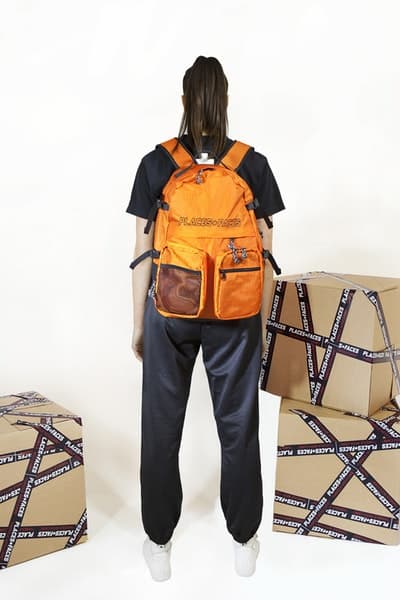 Places+Faces がブランド的要素を強化した最新コレクションを発表 “first collection”と題した最新作で「P+F」がネクストステップへ踏み入れたことを証明 “first collection”と題した新たなカプセルを提げ、「P+F」がブランドとしてのネクストステップに挑む 今やストリートに精通する者でその名を知らない人はいないであろう、ロンドンベースのフォトグラフィーコレクティブ「Places+Faces（プレイシズ プラス フェイシズ）」が、“first collection”と題した最新アパレルコレクションのルックブックを公開した。Ciesay（シーセイ）は『Vogue』において、「僕たちは単なるスクリーンプリントからカットソー製作へと移行したかったんだ。洋服そのものをより成長させるために、デニムジャケットやスウェット、それにマッチするバッグ類にも挑戦したよ」とコメントしている。  Ciesayが言及したプロダクトに加え、カラバリ豊富なトラックスーツ、サイドバッグ、機能的なバックパックなど、最新コレクションには従来のものと若干デザインの異なる「Places+Faces」のロゴを採用。また、Ciesayはこれらのグラフィックピースに説明を加え、「これらのTシャツはポルトガルで生産し、僕が愛してやまないヴィンテージTシャツのように、色を抜くためのウォッシュをかけたんだ。ルックブックも進化したね。なぜなら、僕たちはフォトグラファーだし、写真も映像も撮影できるから。だから、そういう要素がブランドに反映されているんだ」と述べている。  「P+F」の“first collection”は、まもなく彼らの公式サイトにて発売されるとのことなので、気になる方はアップデートをお見逃しなく。  〈Supreme（シュプリーム）〉x 著名写真家 Nan Goldin（ナン・ゴールディン）のアイテム一覧や、独特な色彩感覚とディテールでユース感を表現した〈DIGAWEL（ディガウェル）〉のバックステージレポートなど、『HYPEBEAST』がお届けする最新ファッションニュースもあわせてご確認を。 HYPEBEAST