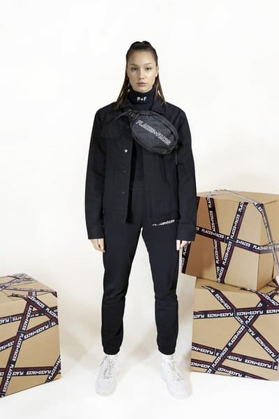 Places+Faces がブランド的要素を強化した最新コレクションを発表 “first collection”と題した最新作で「P+F」がネクストステップへ踏み入れたことを証明 “first collection”と題した新たなカプセルを提げ、「P+F」がブランドとしてのネクストステップに挑む 今やストリートに精通する者でその名を知らない人はいないであろう、ロンドンベースのフォトグラフィーコレクティブ「Places+Faces(プレイシズ プラス フェイシズ)」が、“first collection”と題した最新アパレルコレクションのルックブックを公開した。Ciesay(シーセイ)は『Vogue』において、「僕たちは単なるスクリーンプリントからカットソー製作へと移行したかったんだ。洋服そのものをより成長させるために、デニムジャケットやスウェット、それにマッチするバッグ類にも挑戦したよ」とコメントしている。 Ciesayが言及したプロダクトに加え、カラバリ豊富なトラックスーツ、サイドバッグ、機能的なバックパックなど、最新コレクションには従来のものと若干デザインの異なる「Places+Faces」のロゴを採用。また、Ciesayはこれらのグラフィックピースに説明を加え、「これらのTシャツはポルトガルで生産し、僕が愛してやまないヴィンテージTシャツのように、色を抜くためのウォッシュをかけたんだ。ルックブックも進化したね。なぜなら、僕たちはフォトグラファーだし、写真も映像も撮影できるから。だから、そういう要素がブランドに反映されているんだ」と述べている。 「P+F」の“first collection”は、まもなく彼らの公式サイトにて発売されるとのことなので、気になる方はアップデートをお見逃しなく。 〈Supreme(シュプリーム)〉x 著名写真家 Nan Goldin(ナン・ゴールディン)のアイテム一覧や、独特な色彩感覚とディテールでユース感を表現した〈DIGAWEL(ディガウェル)〉のバックステージレポートなど、『HYPEBEAST』がお届けする最新ファッションニュースもあわせてご確認を。 HYPEBEAST