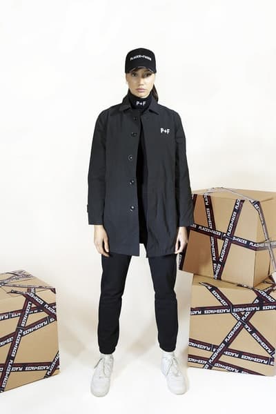 Places+Faces がブランド的要素を強化した最新コレクションを発表 “first collection”と題した最新作で「P+F」がネクストステップへ踏み入れたことを証明 “first collection”と題した新たなカプセルを提げ、「P+F」がブランドとしてのネクストステップに挑む 今やストリートに精通する者でその名を知らない人はいないであろう、ロンドンベースのフォトグラフィーコレクティブ「Places+Faces（プレイシズ プラス フェイシズ）」が、“first collection”と題した最新アパレルコレクションのルックブックを公開した。Ciesay（シーセイ）は『Vogue』において、「僕たちは単なるスクリーンプリントからカットソー製作へと移行したかったんだ。洋服そのものをより成長させるために、デニムジャケットやスウェット、それにマッチするバッグ類にも挑戦したよ」とコメントしている。  Ciesayが言及したプロダクトに加え、カラバリ豊富なトラックスーツ、サイドバッグ、機能的なバックパックなど、最新コレクションには従来のものと若干デザインの異なる「Places+Faces」のロゴを採用。また、Ciesayはこれらのグラフィックピースに説明を加え、「これらのTシャツはポルトガルで生産し、僕が愛してやまないヴィンテージTシャツのように、色を抜くためのウォッシュをかけたんだ。ルックブックも進化したね。なぜなら、僕たちはフォトグラファーだし、写真も映像も撮影できるから。だから、そういう要素がブランドに反映されているんだ」と述べている。  「P+F」の“first collection”は、まもなく彼らの公式サイトにて発売されるとのことなので、気になる方はアップデートをお見逃しなく。  〈Supreme（シュプリーム）〉x 著名写真家 Nan Goldin（ナン・ゴールディン）のアイテム一覧や、独特な色彩感覚とディテールでユース感を表現した〈DIGAWEL（ディガウェル）〉のバックステージレポートなど、『HYPEBEAST』がお届けする最新ファッションニュースもあわせてご確認を。 HYPEBEAST