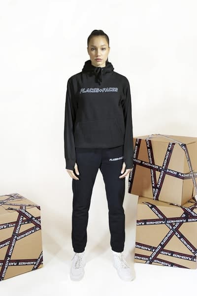 Places+Faces がブランド的要素を強化した最新コレクションを発表 “first collection”と題した最新作で「P+F」がネクストステップへ踏み入れたことを証明 “first collection”と題した新たなカプセルを提げ、「P+F」がブランドとしてのネクストステップに挑む 今やストリートに精通する者でその名を知らない人はいないであろう、ロンドンベースのフォトグラフィーコレクティブ「Places+Faces（プレイシズ プラス フェイシズ）」が、“first collection”と題した最新アパレルコレクションのルックブックを公開した。Ciesay（シーセイ）は『Vogue』において、「僕たちは単なるスクリーンプリントからカットソー製作へと移行したかったんだ。洋服そのものをより成長させるために、デニムジャケットやスウェット、それにマッチするバッグ類にも挑戦したよ」とコメントしている。  Ciesayが言及したプロダクトに加え、カラバリ豊富なトラックスーツ、サイドバッグ、機能的なバックパックなど、最新コレクションには従来のものと若干デザインの異なる「Places+Faces」のロゴを採用。また、Ciesayはこれらのグラフィックピースに説明を加え、「これらのTシャツはポルトガルで生産し、僕が愛してやまないヴィンテージTシャツのように、色を抜くためのウォッシュをかけたんだ。ルックブックも進化したね。なぜなら、僕たちはフォトグラファーだし、写真も映像も撮影できるから。だから、そういう要素がブランドに反映されているんだ」と述べている。  「P+F」の“first collection”は、まもなく彼らの公式サイトにて発売されるとのことなので、気になる方はアップデートをお見逃しなく。  〈Supreme（シュプリーム）〉x 著名写真家 Nan Goldin（ナン・ゴールディン）のアイテム一覧や、独特な色彩感覚とディテールでユース感を表現した〈DIGAWEL（ディガウェル）〉のバックステージレポートなど、『HYPEBEAST』がお届けする最新ファッションニュースもあわせてご確認を。 HYPEBEAST