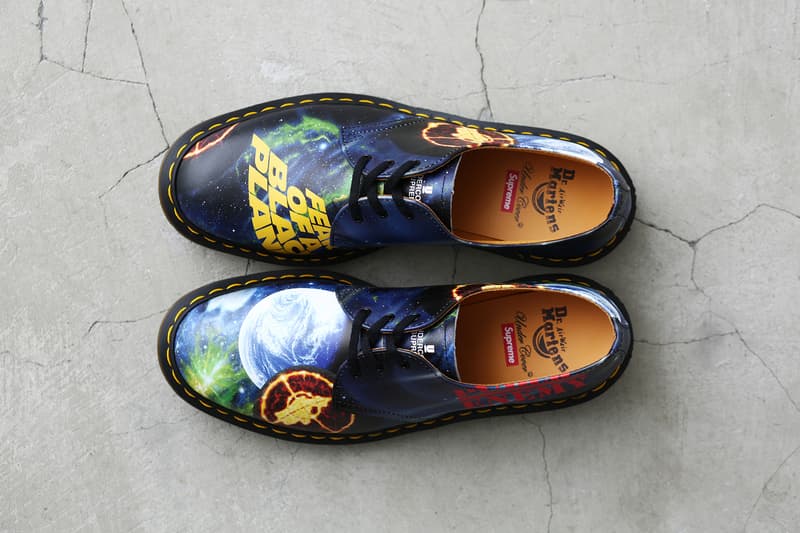 Supreme x UNDERCOVER x Public Enemy のルックブック&アイテム一覧が解禁 英国シューズメーカー〈Dr.Martens〉を迎えたコラボシューズを含む豪華ラインアップの国内リリース情報も解禁 Nike ナイキ NBA Supreme シュプリーム UNDERCOVER アンダーカバー ヒップホップユニット Public Enemy パブリック エナミー 3rdアルバム Fear of a Black Planet グラフィック ダウンジャケット ベスト モッズコート スウェットセットアップ 開襟シャツ カーゴパンツ ロングスリーブTシャツ Dr.Martens ドクターマーチン コラボ3ホールブーツ ネックレス ラグ HYPEBEAST ハイプビースト