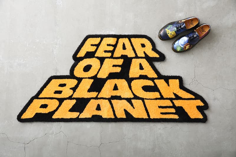 Supreme x UNDERCOVER x Public Enemy のルックブック&アイテム一覧が解禁 英国シューズメーカー〈Dr.Martens〉を迎えたコラボシューズを含む豪華ラインアップの国内リリース情報も解禁 Nike ナイキ NBA Supreme シュプリーム UNDERCOVER アンダーカバー ヒップホップユニット Public Enemy パブリック エナミー 3rdアルバム Fear of a Black Planet グラフィック ダウンジャケット ベスト モッズコート スウェットセットアップ 開襟シャツ カーゴパンツ ロングスリーブTシャツ Dr.Martens ドクターマーチン コラボ3ホールブーツ ネックレス ラグ HYPEBEAST ハイプビースト