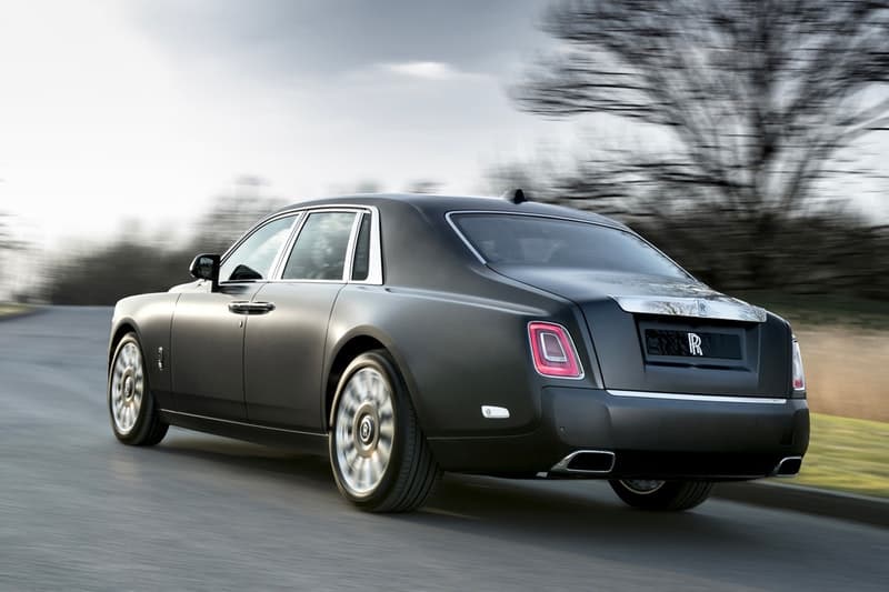Rolls-Royce の顧客限定特注プログラムにスペシャルな4台の新型 Phantom が登場 同社初の試みとなる新たなアルミニウム製“アーキテクチャ・オブ・ラグジュアリー”も初披露 Rolls-Royce ロールス・ロイス 高級自動車 Amazon アマゾン Jeff Bezos ジェフ・ベゾス Forbs フォーブス 世界長者番付 大富豪 ジュネーブ・モーターショー2018 顧客限定特注プログラム Bespoke ビスポーク Phantom ファントム 2シーター ロードスターモデル ドーンエアロカウリング ボディ ガンメタリックグレー サテンシルバー ロールス・ロイス ツアラー ショートホイール SUV Cullinan カリナン アーキテクチャ・オブ・ラグジュアリー HYPEBEAST ハイプビースト