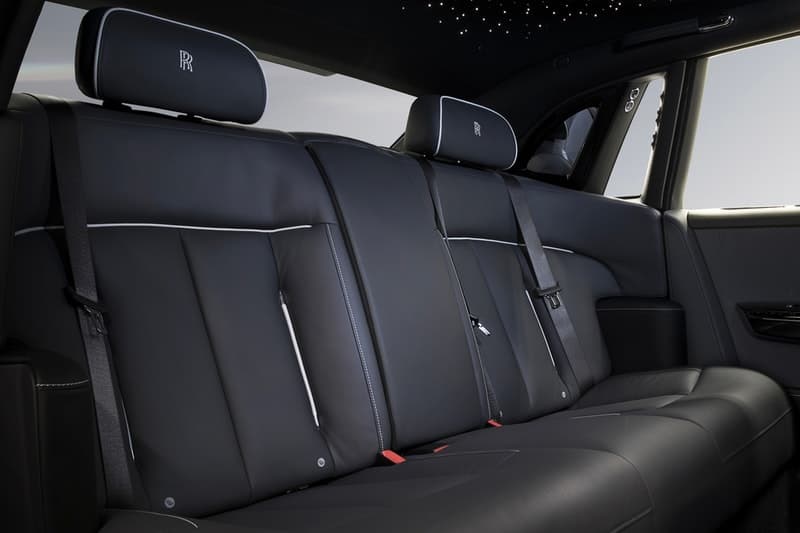 Rolls-Royce の顧客限定特注プログラムにスペシャルな4台の新型 Phantom が登場 同社初の試みとなる新たなアルミニウム製“アーキテクチャ・オブ・ラグジュアリー”も初披露 Rolls-Royce ロールス・ロイス 高級自動車 Amazon アマゾン Jeff Bezos ジェフ・ベゾス Forbs フォーブス 世界長者番付 大富豪 ジュネーブ・モーターショー2018 顧客限定特注プログラム Bespoke ビスポーク Phantom ファントム 2シーター ロードスターモデル ドーンエアロカウリング ボディ ガンメタリックグレー サテンシルバー ロールス・ロイス ツアラー ショートホイール SUV Cullinan カリナン アーキテクチャ・オブ・ラグジュアリー HYPEBEAST ハイプビースト