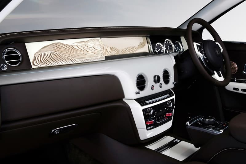 Rolls-Royce の顧客限定特注プログラムにスペシャルな4台の新型 Phantom が登場 同社初の試みとなる新たなアルミニウム製“アーキテクチャ・オブ・ラグジュアリー”も初披露 Rolls-Royce ロールス・ロイス 高級自動車 Amazon アマゾン Jeff Bezos ジェフ・ベゾス Forbs フォーブス 世界長者番付 大富豪 ジュネーブ・モーターショー2018 顧客限定特注プログラム Bespoke ビスポーク Phantom ファントム 2シーター ロードスターモデル ドーンエアロカウリング ボディ ガンメタリックグレー サテンシルバー ロールス・ロイス ツアラー ショートホイール SUV Cullinan カリナン アーキテクチャ・オブ・ラグジュアリー HYPEBEAST ハイプビースト
