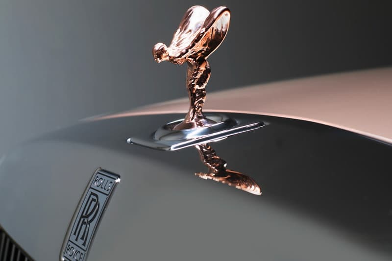 Rolls-Royce の顧客限定特注プログラムにスペシャルな4台の新型 Phantom が登場 同社初の試みとなる新たなアルミニウム製“アーキテクチャ・オブ・ラグジュアリー”も初披露 Rolls-Royce ロールス・ロイス 高級自動車 Amazon アマゾン Jeff Bezos ジェフ・ベゾス Forbs フォーブス 世界長者番付 大富豪 ジュネーブ・モーターショー2018 顧客限定特注プログラム Bespoke ビスポーク Phantom ファントム 2シーター ロードスターモデル ドーンエアロカウリング ボディ ガンメタリックグレー サテンシルバー ロールス・ロイス ツアラー ショートホイール SUV Cullinan カリナン アーキテクチャ・オブ・ラグジュアリー HYPEBEAST ハイプビースト