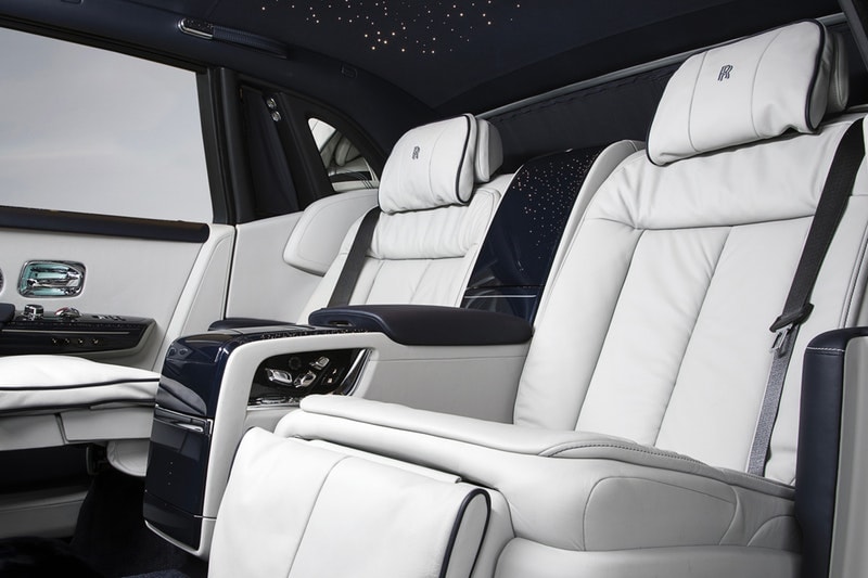 Rolls-Royce の顧客限定特注プログラムにスペシャルな4台の新型 Phantom が登場 同社初の試みとなる新たなアルミニウム製“アーキテクチャ・オブ・ラグジュアリー”も初披露 Rolls-Royce ロールス・ロイス 高級自動車 Amazon アマゾン Jeff Bezos ジェフ・ベゾス Forbs フォーブス 世界長者番付 大富豪 ジュネーブ・モーターショー2018 顧客限定特注プログラム Bespoke ビスポーク Phantom ファントム 2シーター ロードスターモデル ドーンエアロカウリング ボディ ガンメタリックグレー サテンシルバー ロールス・ロイス ツアラー ショートホイール SUV Cullinan カリナン アーキテクチャ・オブ・ラグジュアリー HYPEBEAST ハイプビースト