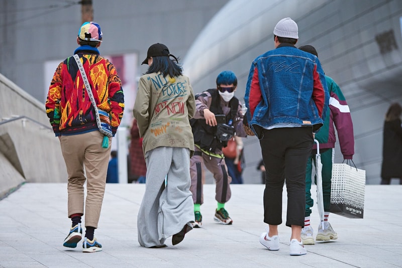 Streetsnaps:Seoul Fashion Week Fall/Winter 2018 ストリートスナップ:2018年秋冬ソウルファッションウィーク 巧みな色使いやグラフィカルなプロダクトの取り入れ方から感じ取る韓国独自のファッションカルチャー