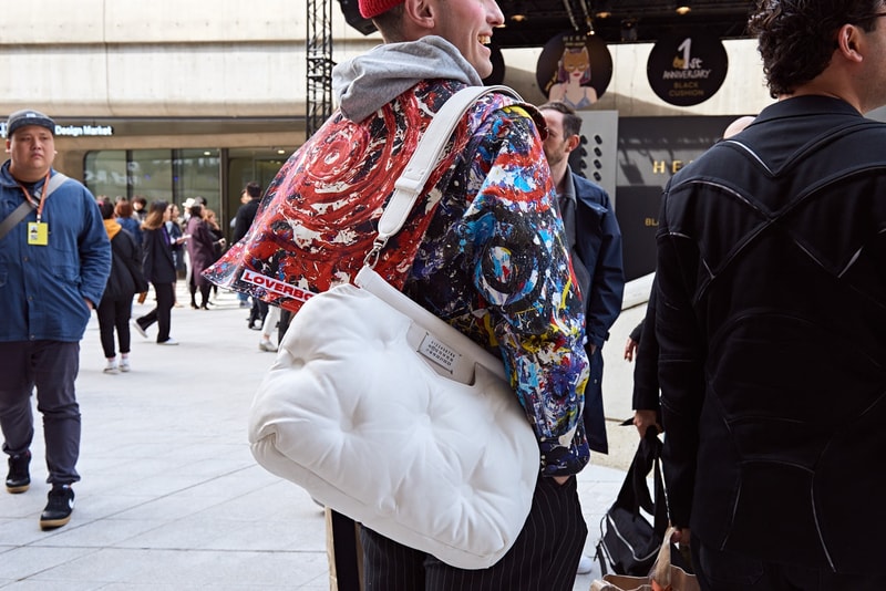Streetsnaps:Seoul Fashion Week Fall/Winter 2018 ストリートスナップ:2018年秋冬ソウルファッションウィーク 巧みな色使いやグラフィカルなプロダクトの取り入れ方から感じ取る韓国独自のファッションカルチャー