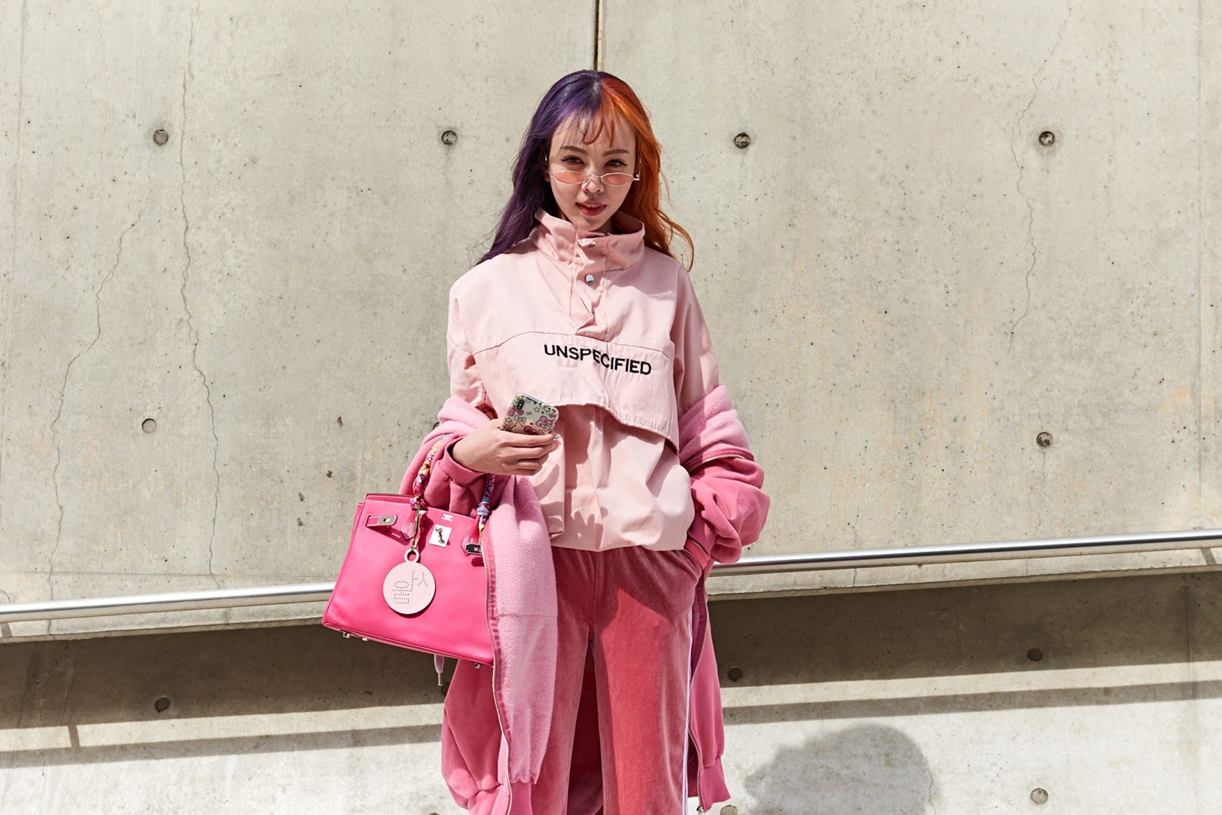 Streetsnaps：Seoul Fashion Week Fall/Winter 2018  ストリートスナップ：2018年秋冬ソウルファッションウィーク 巧みな色使いやグラフィカルなプロダクトの取り入れ方から感じ取る韓国独自のファッションカルチャー