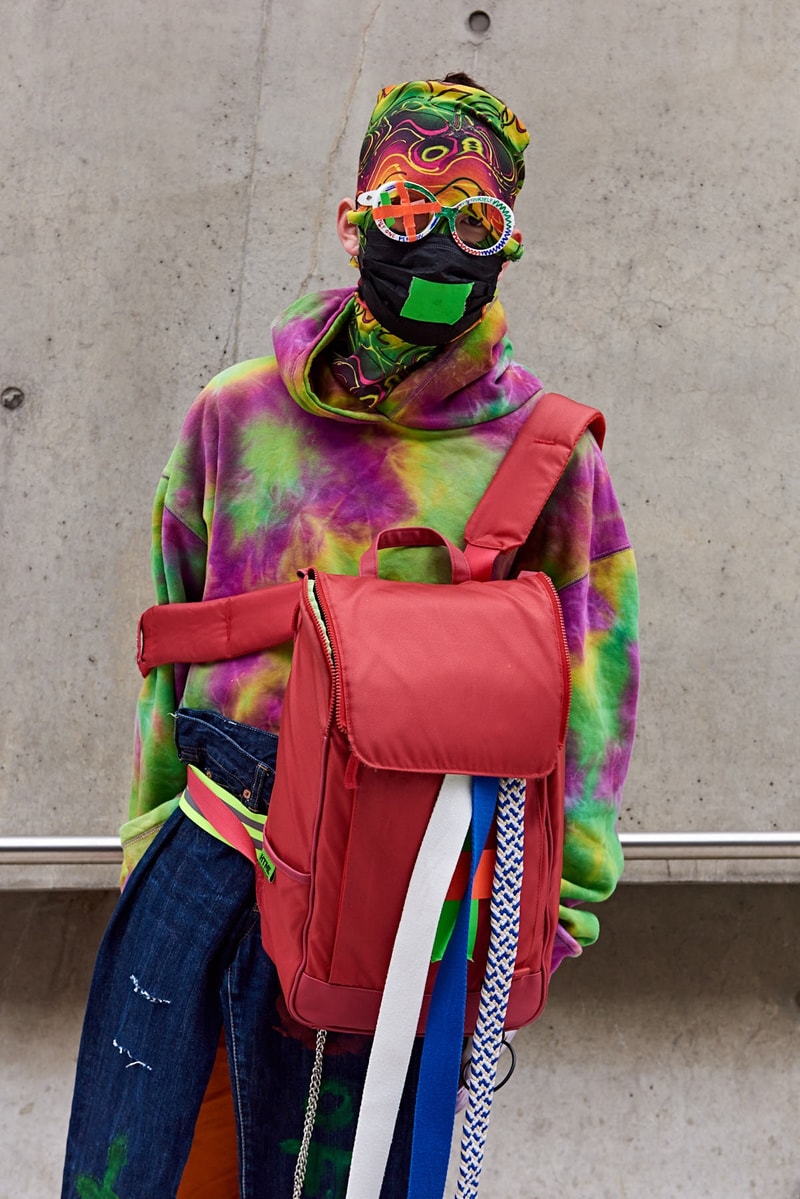Streetsnaps:Seoul Fashion Week Fall/Winter 2018 ストリートスナップ:2018年秋冬ソウルファッションウィーク 巧みな色使いやグラフィカルなプロダクトの取り入れ方から感じ取る韓国独自のファッションカルチャー