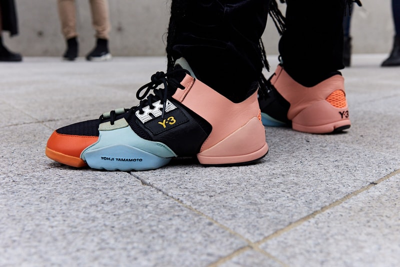 Streetsnaps:Seoul Fashion Week Fall/Winter 2018 ストリートスナップ:2018年秋冬ソウルファッションウィーク 巧みな色使いやグラフィカルなプロダクトの取り入れ方から感じ取る韓国独自のファッションカルチャー