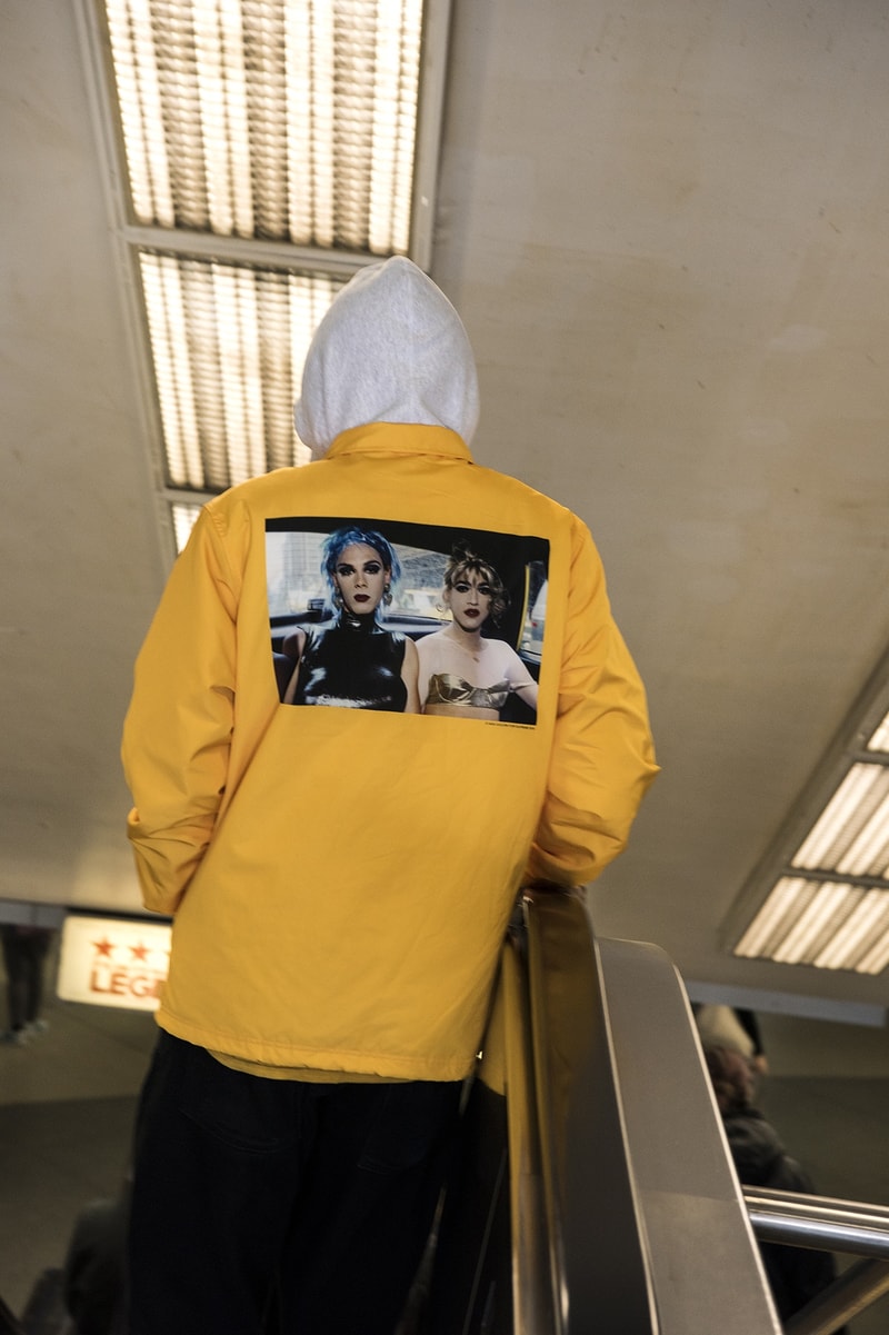 Supreme がアメリカの著名写真家 ナン・ゴールディンとのコラボアイテム発売を正式アナウンス 1978年から1991年にかけて発表されたあらゆる人種差別や病気に苦しむ人々を映し出した3作品を採用 Nike ナイキ NBA UNDERCOVER アンダーカバー Public Enemy パブリック エナミー Supreme シュプリーム Nan Goldin ナン・ゴールディン ドラァグクイーン エイズ ゲイ トランスセクシュアル LGBT Nan as a dominatrix Jimmy and Paulette in a Taxi Kim in Rhinestones コーチジャケット フーディ Tシャツ スケートデッキ HYPEBEAST ハイプビースト