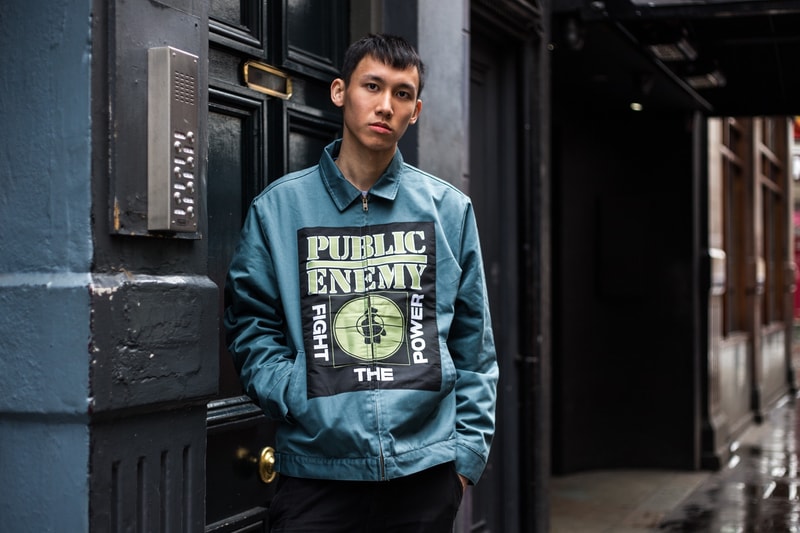 ロンドンにおける Supreme x UNDERCOVER x Public Enemy 最新コラボローンチ日の様子をフォトレポート お国柄が垣間見えるロンドンヘッズたちの指名買いアイテムをチェック UNDERCOVER アンダーカバー ロングアイランド 社会派ヒップホップユニット Public Enemy パブリック・エナミー Supreme シュプリーム 3rdアルバム Fear of a Black Planet ダウンジャケット 開襟シャツ Dr. Martens ドクターマーチン 3ホールシューズ Nike ナイキ adidas アディダス トラックジャケット スウェットパーカ シーズナブル ステッカー ポスター HYPEBEAST ハイプビースト