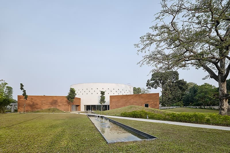 インド古来の歴史と伝統を受け継ぐ複合型施設 The Bihar Museum をチェック 自然と調和した落ち着きのある同施設は日本とインドの一流建築会社が共同デザイン 建築会社 MAKI AND ASSOCIATES マキ アンド アソシエイツ インド・ムンバイ Opolis オポリス The Bihar Museum ビハール美術館 古代インド パトナ COR-TEN®️ 平屋 複合型施設 チル ポルトガル ポルト ミニマリスト PRUDÊNCIO studio HYPEBEAST ハイプビースト