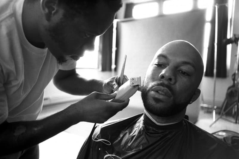 Nas や Common らヒップホップアーティストの素顔を切り撮る有名写真家がフォトエキシビジョンを開催 茶目っ気たっぷりな姿からキメキメのアー写までモノクロの世界が広がる個展をチェック メンズファッション Esquire 音楽雑誌 Rolling Stone Mike Schreiber マイク・シュライバー ファッションスタイリスト キュレーター Rebecca Pietri レベッカ・ピエトリ +81 Gallery フォトエキシビジョン True Hip-Hop Mos Def モス・デフ Common コモン Biz Markie ビズ・マーキー Nas ナス モノクロ ポートレート 4月15日 ラッパー 俳優 HYPEBEAST ハイプビースト