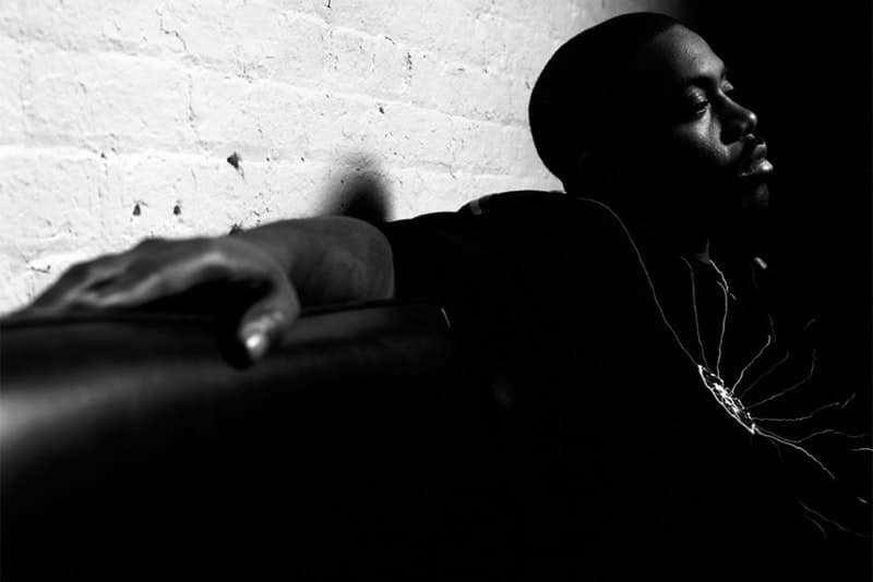 Nas や Common らヒップホップアーティストの素顔を切り撮る有名写真家がフォトエキシビジョンを開催 茶目っ気たっぷりな姿からキメキメのアー写までモノクロの世界が広がる個展をチェック メンズファッション Esquire 音楽雑誌 Rolling Stone Mike Schreiber マイク・シュライバー ファッションスタイリスト キュレーター Rebecca Pietri レベッカ・ピエトリ +81 Gallery フォトエキシビジョン True Hip-Hop Mos Def モス・デフ Common コモン Biz Markie ビズ・マーキー Nas ナス モノクロ ポートレート 4月15日 ラッパー 俳優 HYPEBEAST ハイプビースト