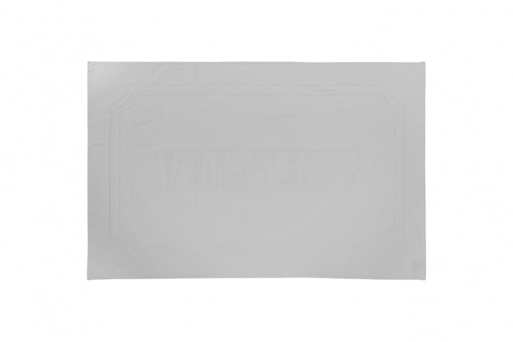 Vetements が34,000円のビーチタオルをリリース