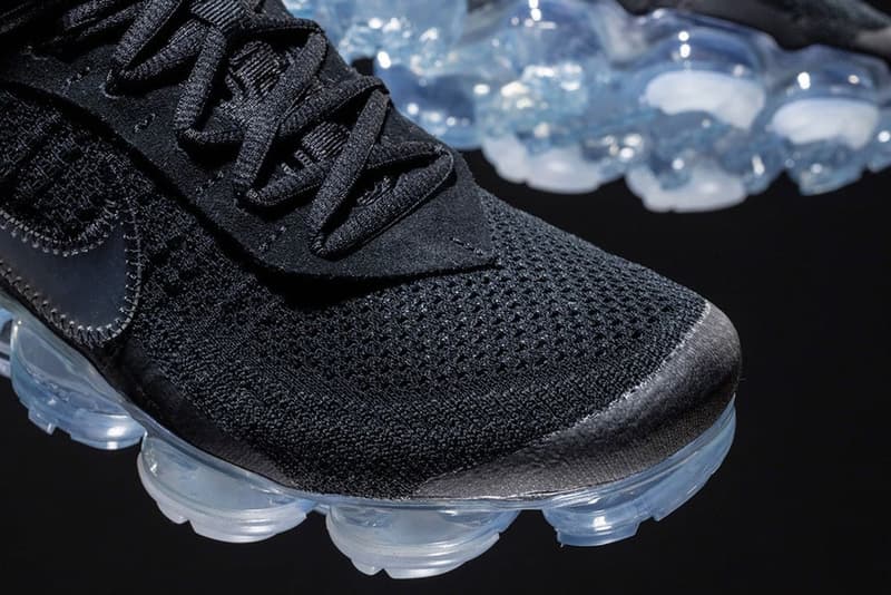 ヴァージル・アブロー x Nike Air VaporMax Flyknit “Black” のディテールに迫ったフォトセットが到着 3月30日（現地時間）にアメリカ本国での先行リリースを控える話題作を一足先にチェック Kim Jones キム・ジョーンズ Louis Vuitton ルイ・ヴィトン メンズウェアデザイナー Virgil Abloh ヴァージル・アブロー Nike ナイキ Air VaporMax Flyknit “White” Air VaporMax Flyknit インダストリアルスタンプ ZIP TIEパーツ HYPEBEAST ハイプビースト